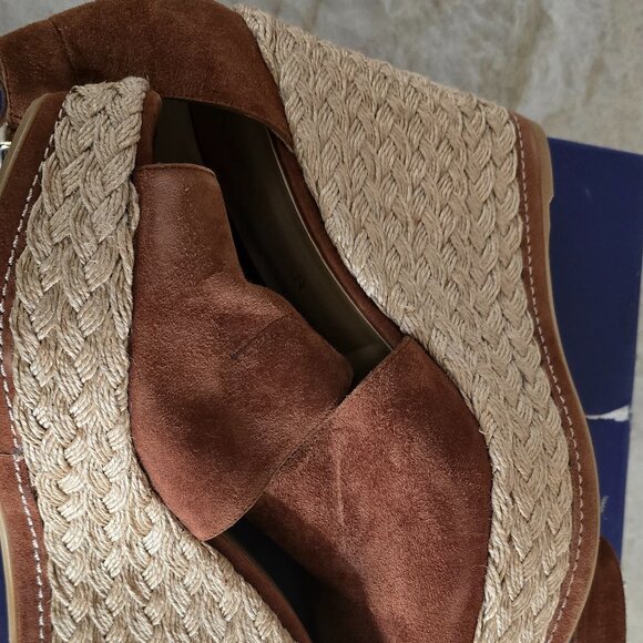 Stuart Weitzman suede tan wedge sandal 11.5M - Picture 2 of 8